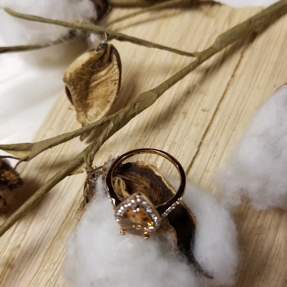 💍💍Breathtaking! Pear Shape Apricot/Clear CZ Ring in ROSE GOLD plating💍💍 - Picture 14 of 14